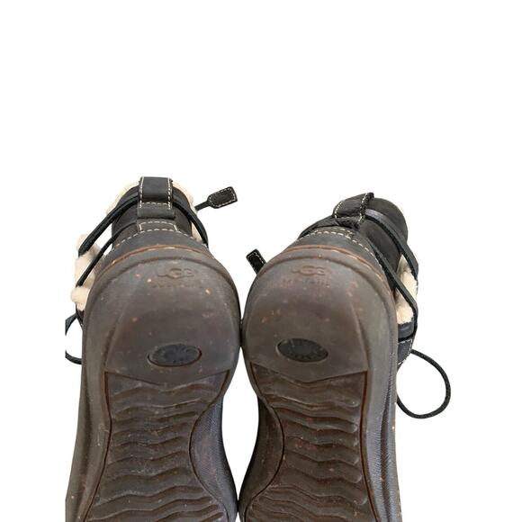 UGG Cove Winter Boots Womens Size 6 Black Leather Shearling Lined Comfort Shoes - Picture 9 of 10